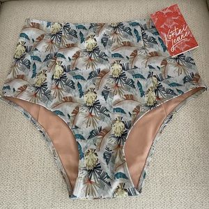NWT Kortni Jeane Small Bottoms